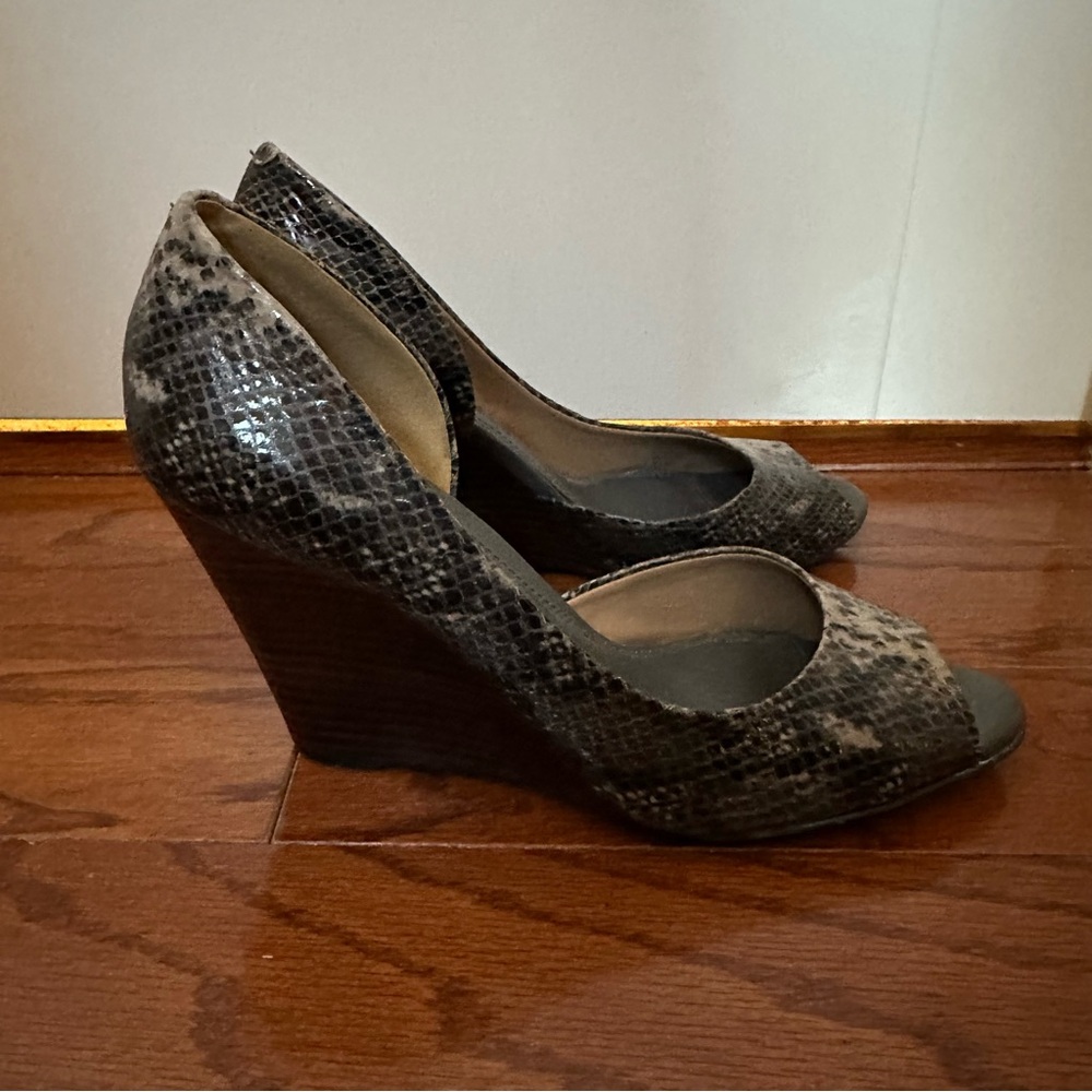 Like New Banana Republic Snake d’Orsay Wedges